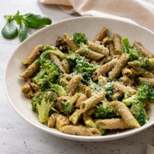 Makaronų su pesto receptas.