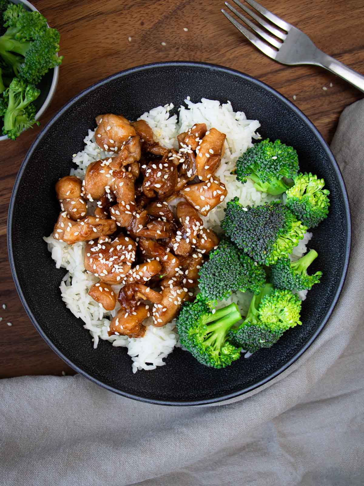 teriyaki-vistiena Teriyaki vištiena su ryžiais ir daržovėmis.